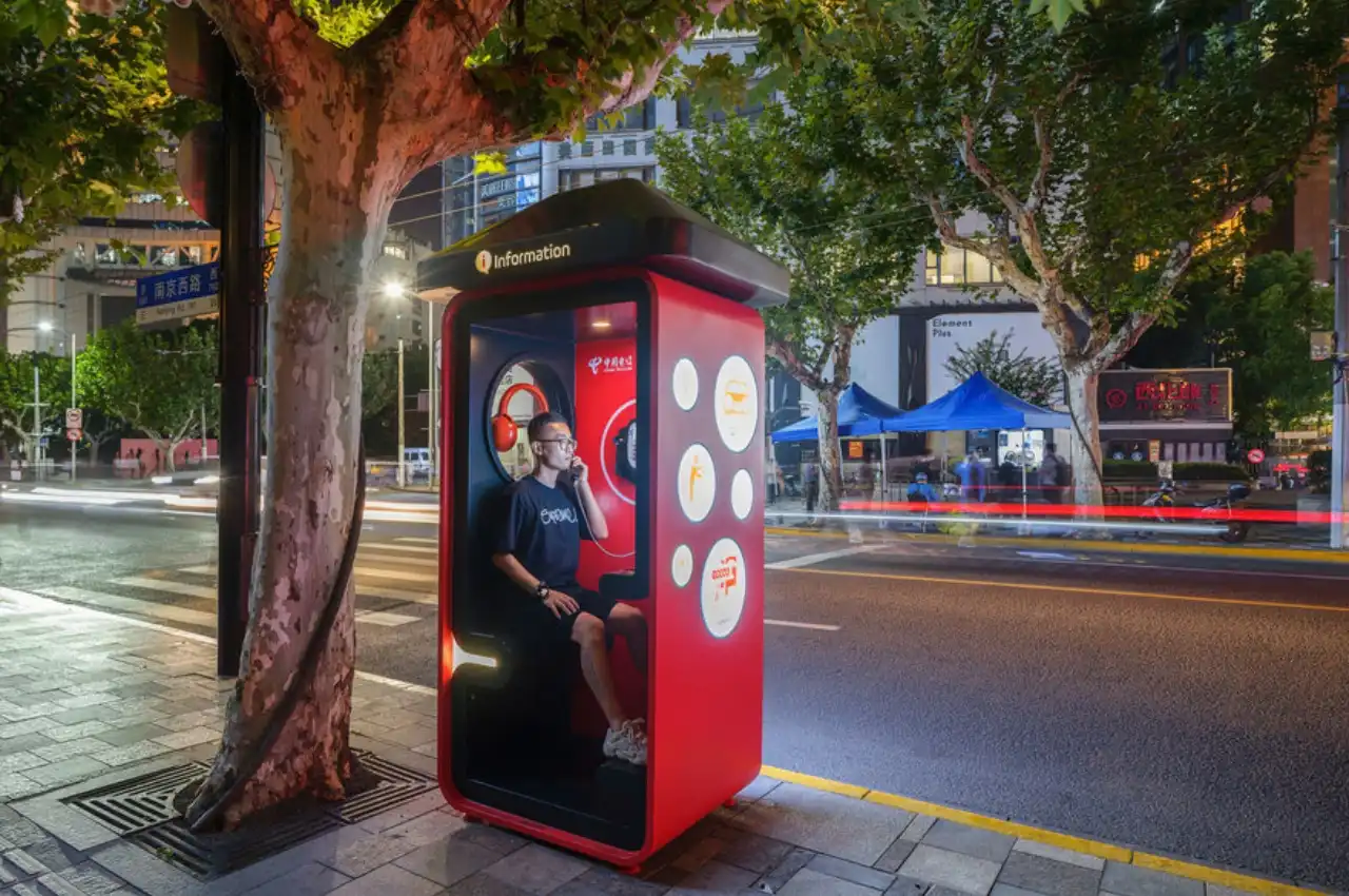 Red telephone box
