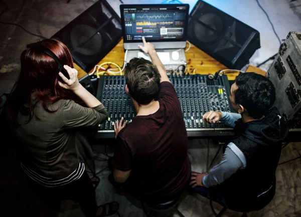 Acoustics and music technology